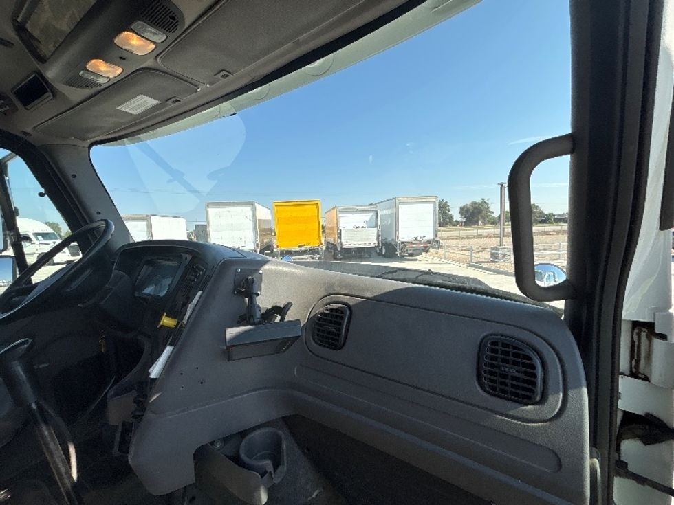2020 Freightliner 114SD photo 14
