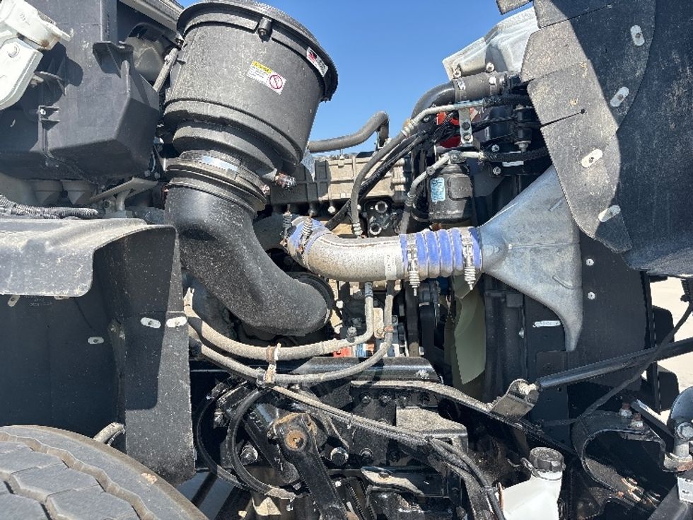 2020 Freightliner 114SD photo 16