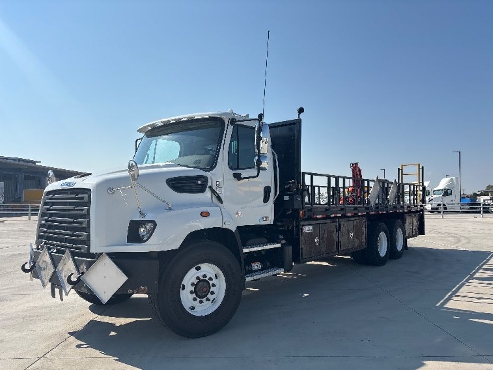 2020 Freightliner 114SD photo 3
