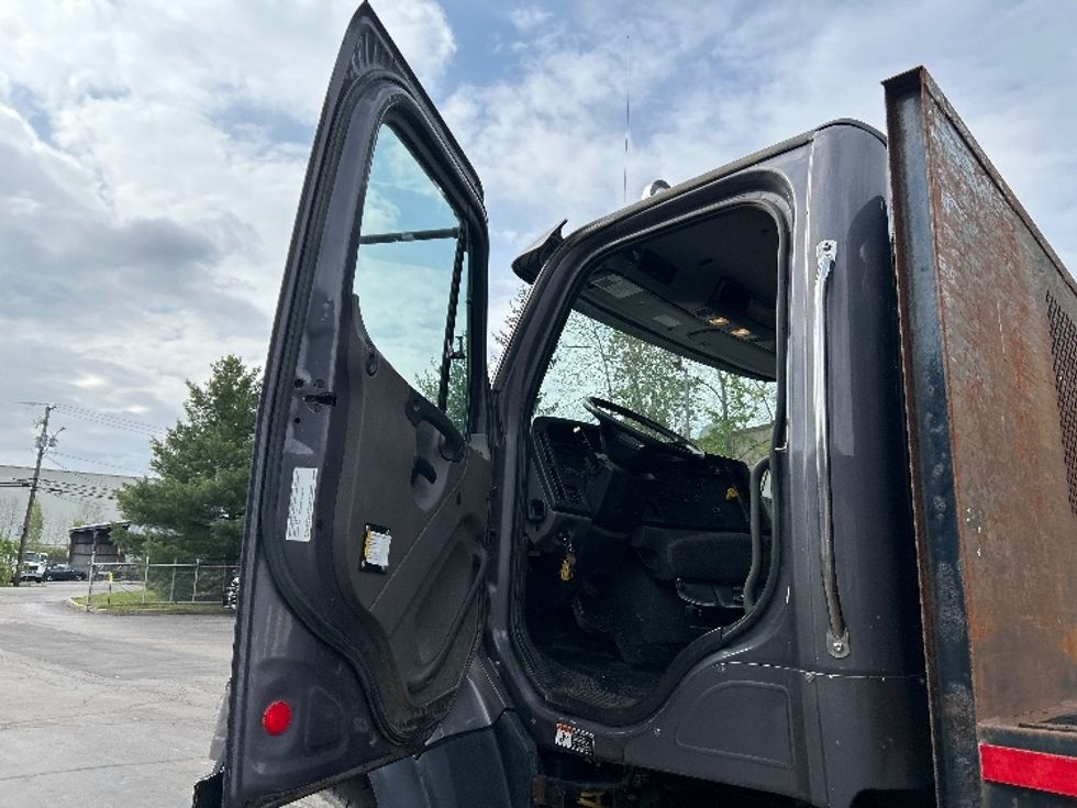 Flatbed Truck-Light and Medium Duty Trucks-Freightliner-2020-114SD-Jessup-PA-172,029\n\t\tmiles-$ 119,750 - Image 11