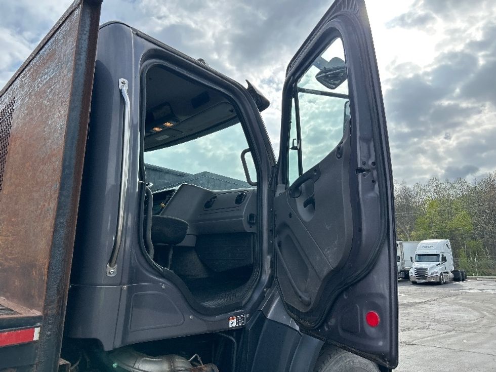 Flatbed Truck-Light and Medium Duty Trucks-Freightliner-2020-114SD-Jessup-PA-172,029\n\t\tmiles-$ 119,750 - Image 15