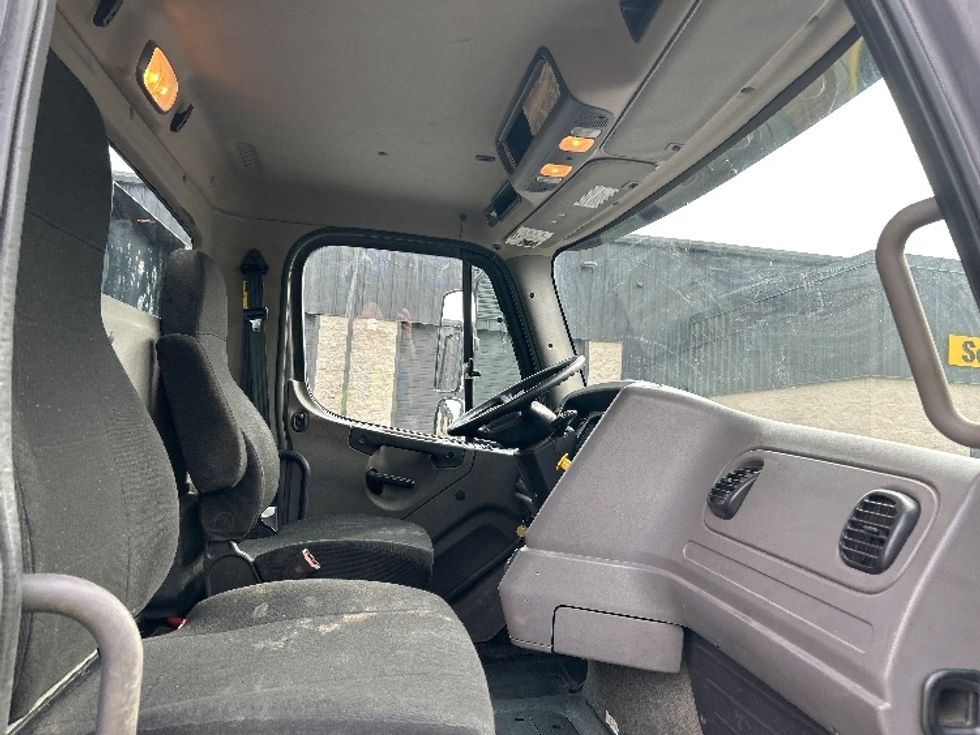 Flatbed Truck-Light and Medium Duty Trucks-Freightliner-2020-114SD-Jessup-PA-172,029\n\t\tmiles-$ 119,750 - Image 17