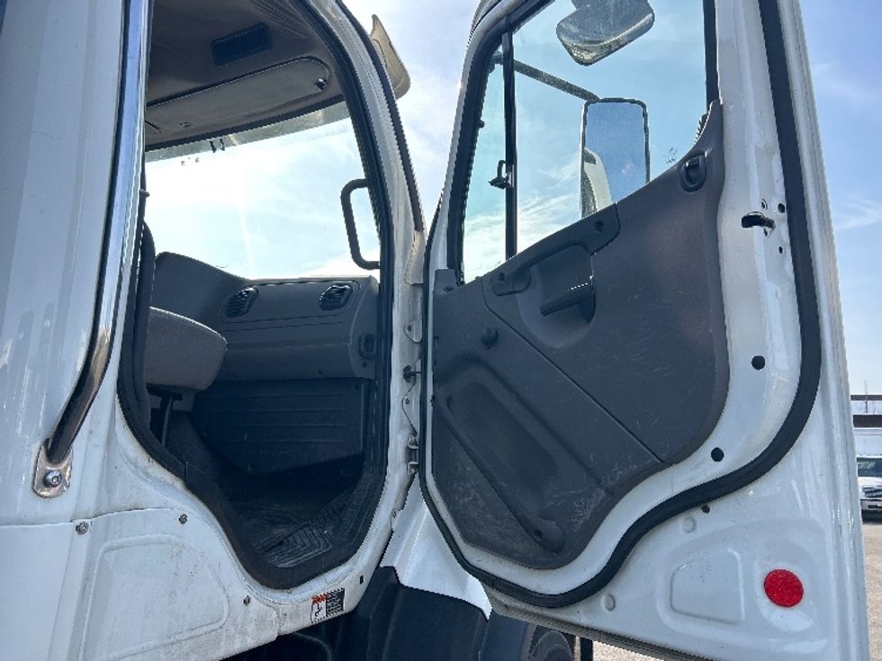 Flatbed Truck-Light and Medium Duty Trucks-Freightliner-2020-114SD-Kearny-NJ-167,984\n\t\tmiles-$ 110,500 - Image 16