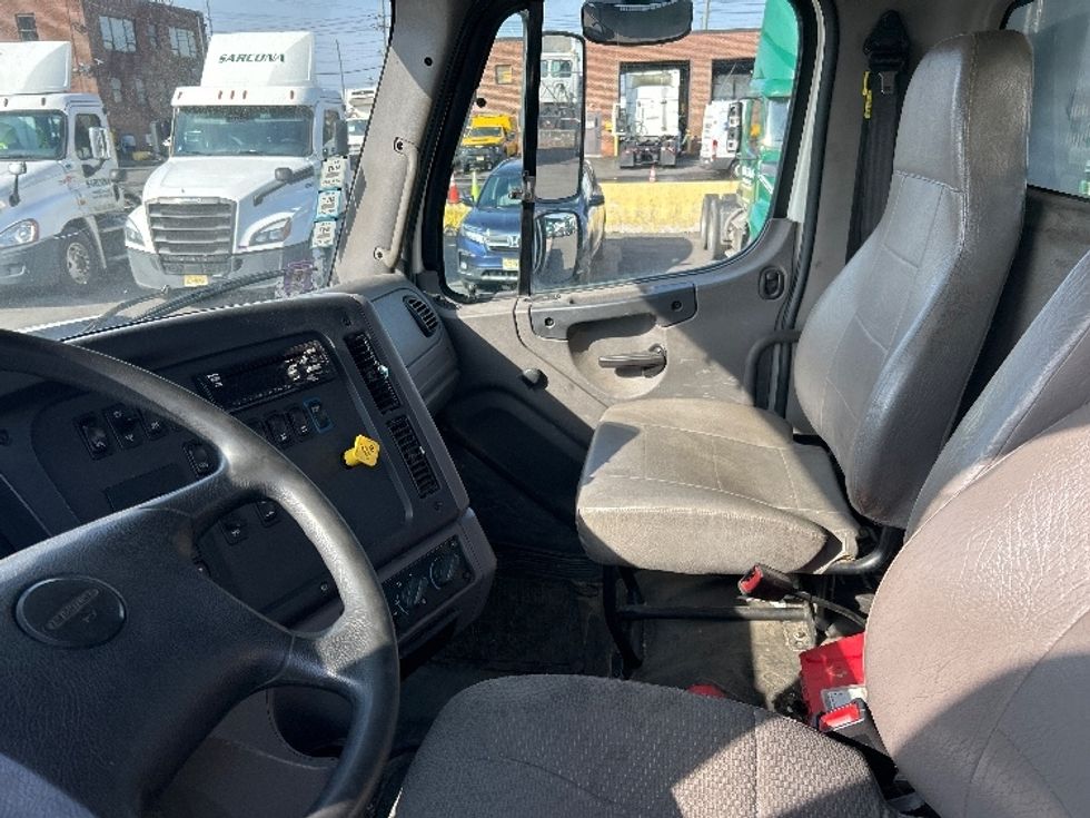 Flatbed Truck-Light and Medium Duty Trucks-Freightliner-2020-114SD-Kearny-NJ-175,630\n\t\tmiles-$ 110,000 - Image 15