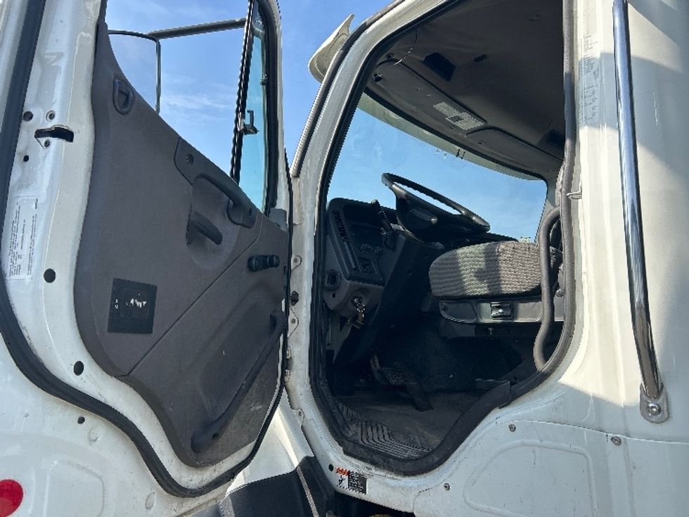 Flatbed Truck-Light and Medium Duty Trucks-Freightliner-2020-114SD-Kearny-NJ-177,055\n\t\tmiles-$ 113,000 - Image 13