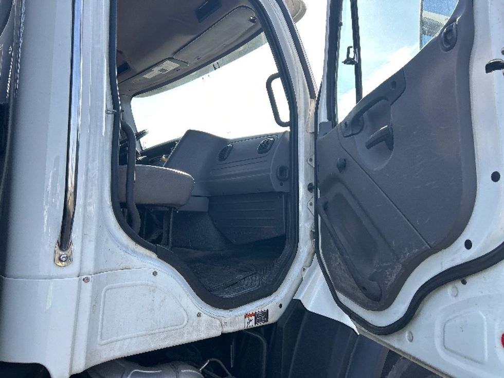 Flatbed Truck-Light and Medium Duty Trucks-Freightliner-2020-114SD-Kearny-NJ-177,055\n\t\tmiles-$ 113,000 - Image 16