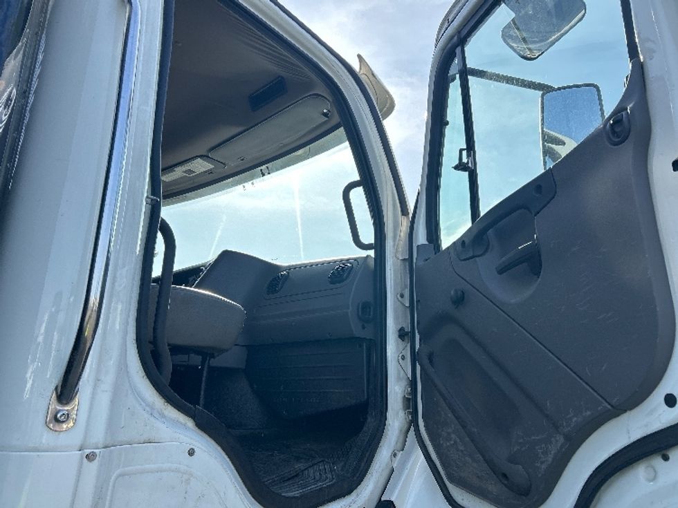 Flatbed Truck-Light and Medium Duty Trucks-Freightliner-2020-114SD-Kearny-NJ-189,874\n\t\tmiles-$ 112,500 - Image 16