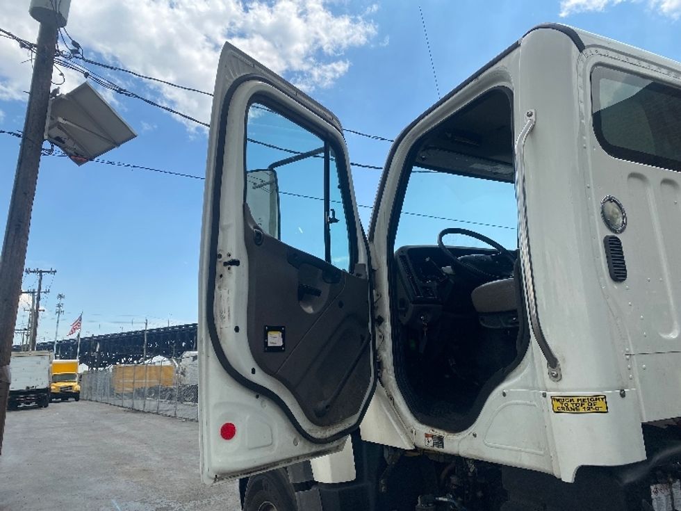 Flatbed Truck-Light and Medium Duty Trucks-Freightliner-2020-114SD-Kearny-NJ-80,775\n\t\tmiles-$ 109,500 - Image 16