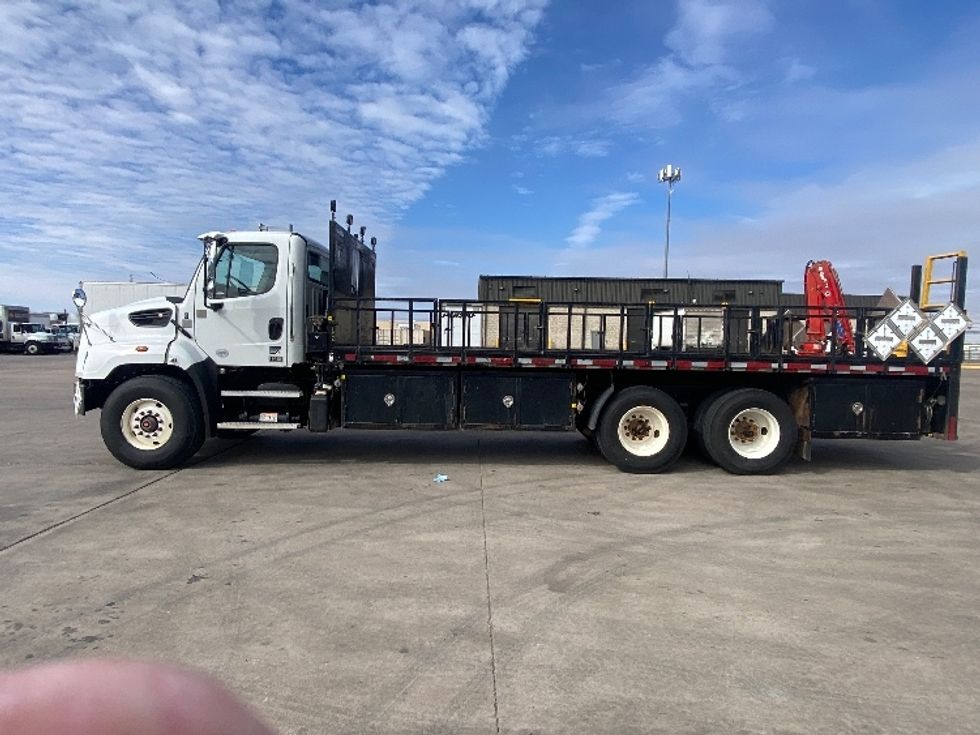2020 Freightliner 114SD photo 4