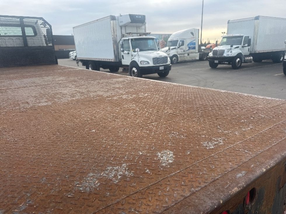 Flatbed Truck-Light and Medium Duty Trucks-Freightliner-2020-114SD-Mississauga-ON-118,501\n\t\tkm-$ 146,500 - Image 11