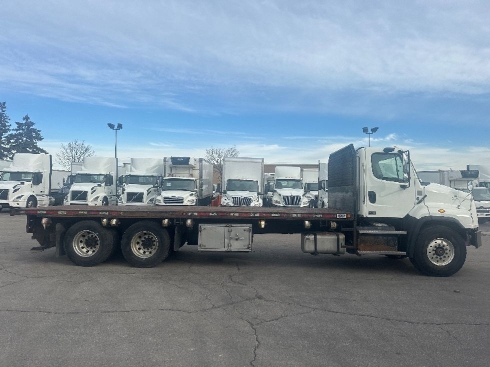 Flatbed Truck-Light and Medium Duty Trucks-Freightliner-2020-114SD-Mississauga-ON-118,501\n\t\tkm-$ 146,500 - Image 14