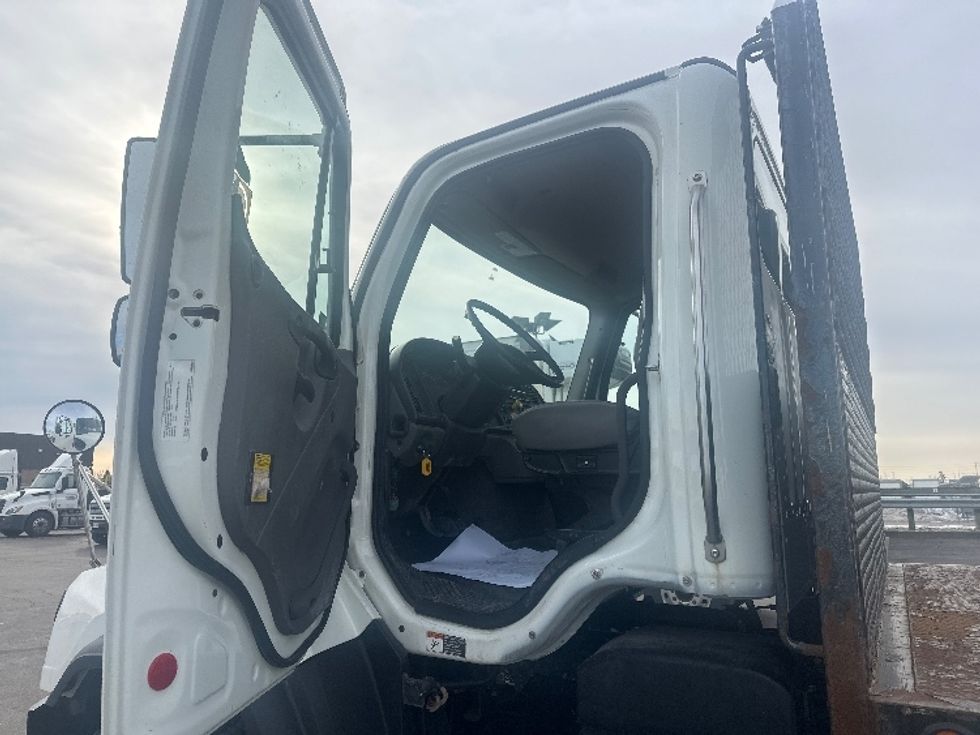 Flatbed Truck-Light and Medium Duty Trucks-Freightliner-2020-114SD-Mississauga-ON-118,501\n\t\tkm-$ 146,500 - Image 15