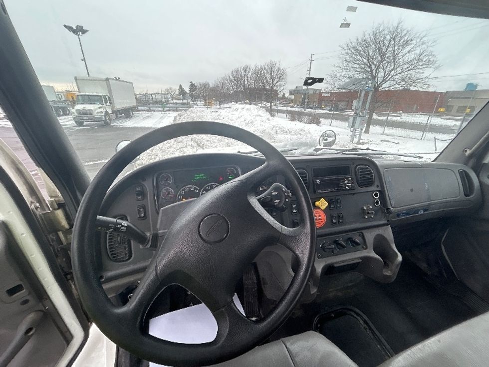 Flatbed Truck-Light and Medium Duty Trucks-Freightliner-2020-114SD-Mississauga-ON-118,501\n\t\tkm-$ 146,500 - Image 17