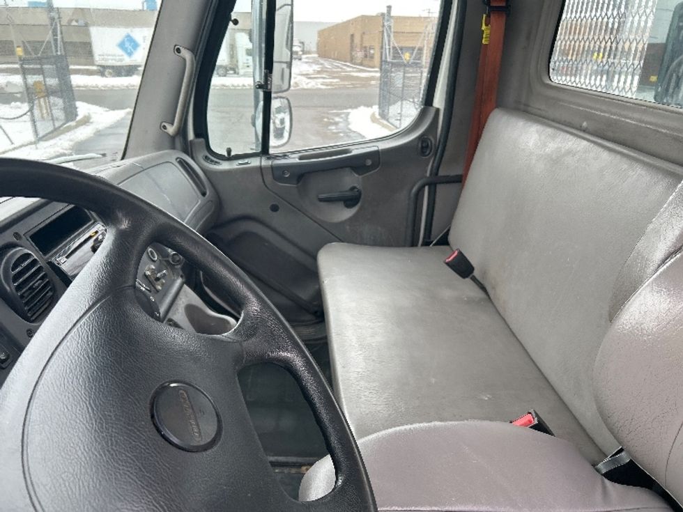 Flatbed Truck-Light and Medium Duty Trucks-Freightliner-2020-114SD-Mississauga-ON-118,501\n\t\tkm-$ 146,500 - Image 18