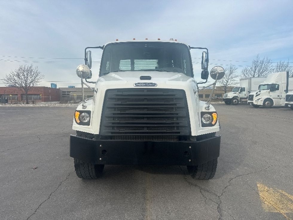 Flatbed Truck-Light and Medium Duty Trucks-Freightliner-2020-114SD-Mississauga-ON-118,501\n\t\tkm-$ 146,500 - Image 2
