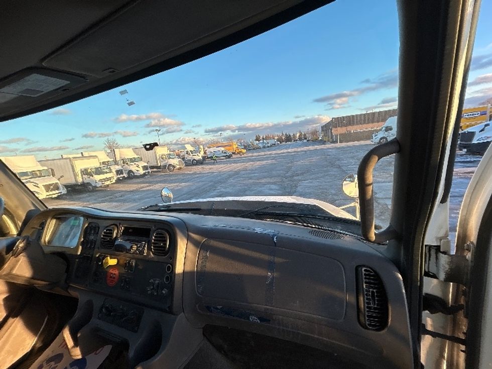 Flatbed Truck-Light and Medium Duty Trucks-Freightliner-2020-114SD-Mississauga-ON-118,501\n\t\tkm-$ 146,500 - Image 20