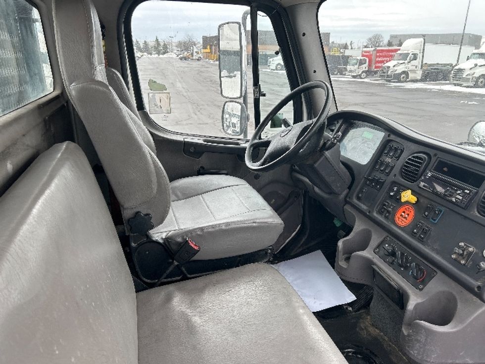 Flatbed Truck-Light and Medium Duty Trucks-Freightliner-2020-114SD-Mississauga-ON-118,501\n\t\tkm-$ 146,500 - Image 21