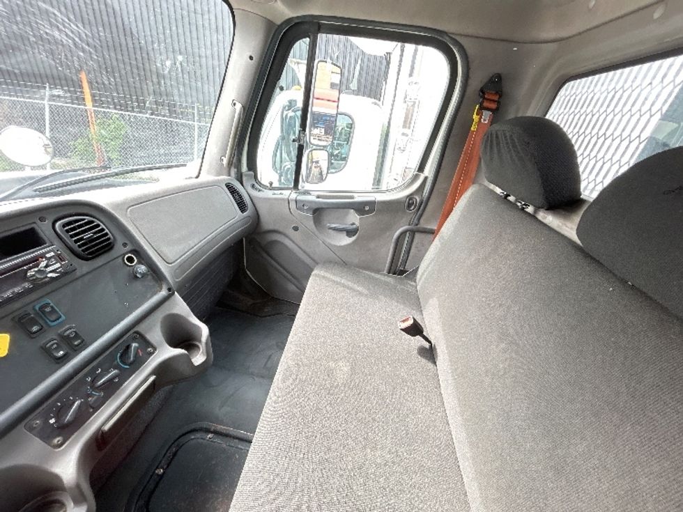 Flatbed Truck-Light and Medium Duty Trucks-Freightliner-2020-114SD-Mississauga-ON-150,838\n\t\tkm-$ 153,750 - Image 15
