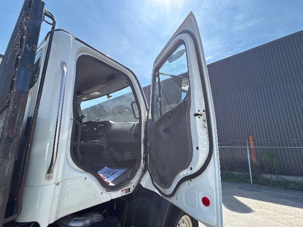 Flatbed Truck-Light and Medium Duty Trucks-Freightliner-2020-114SD-Mississauga-ON-150,838\n\t\tkm-$ 153,750 - Image 16