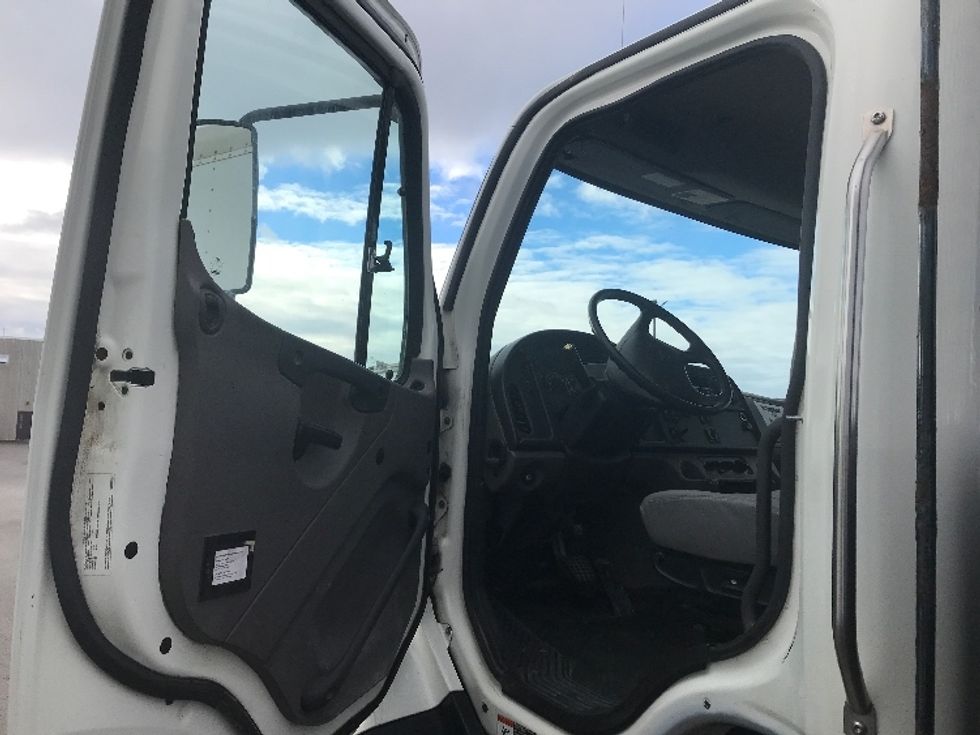 Flatbed Truck-Light and Medium Duty Trucks-Freightliner-2020-114SD-Mississauga-ON-184,700\n\t\tkm-$ 150,250 - Image 12