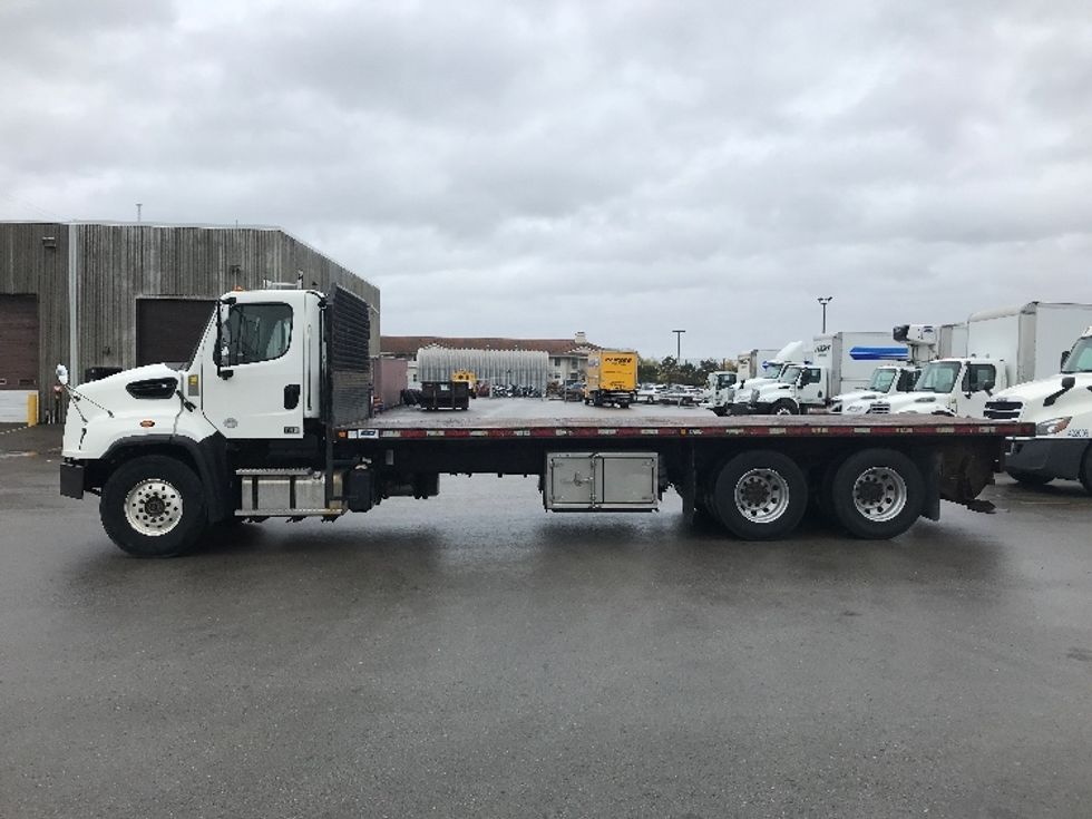 Flatbed Truck-Light and Medium Duty Trucks-Freightliner-2020-114SD-Mississauga-ON-184,700\n\t\tkm-$ 150,250 - Image 4