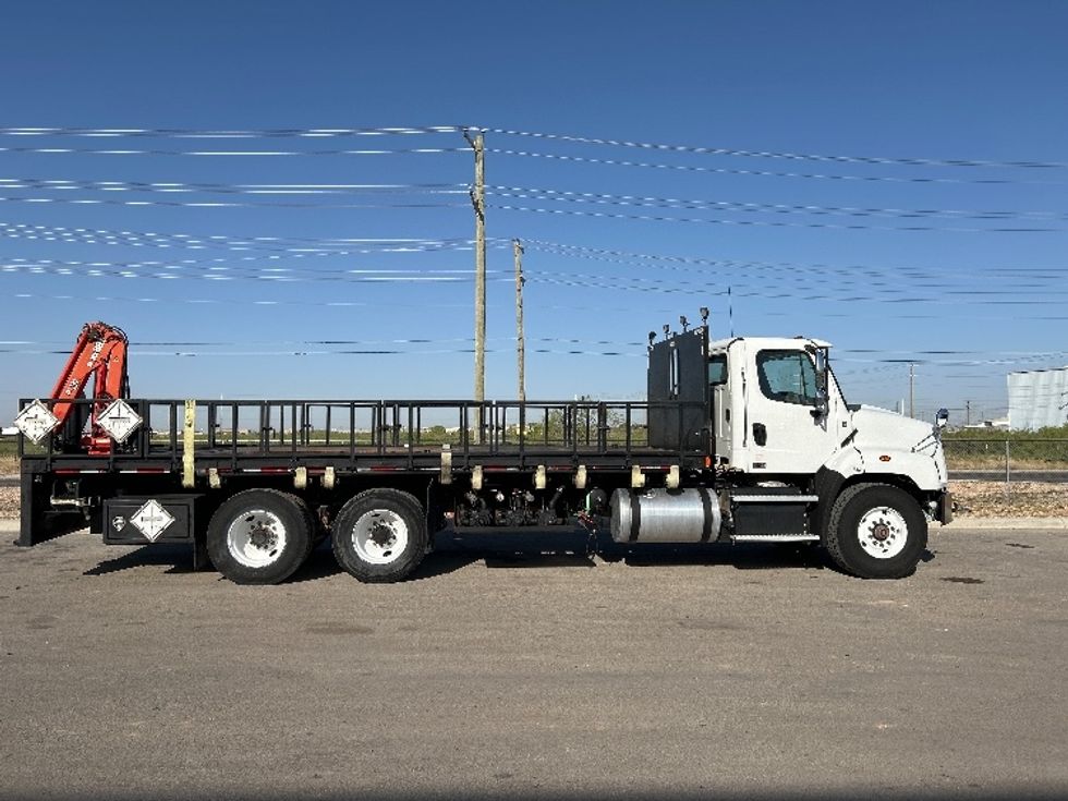 Flatbed Truck-Light and Medium Duty Trucks-Freightliner-2020-114SD-Odessa-TX-186,937\n\t\tmiles-$ 121,500 - Image 15