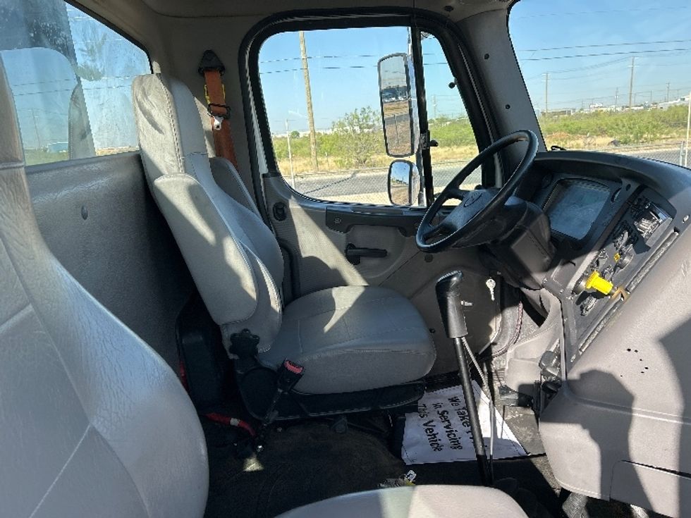 Flatbed Truck-Light and Medium Duty Trucks-Freightliner-2020-114SD-Odessa-TX-186,937\n\t\tmiles-$ 121,500 - Image 22