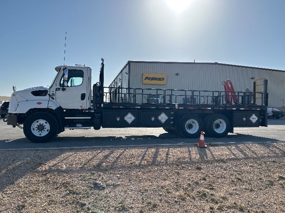 Flatbed Truck-Light and Medium Duty Trucks-Freightliner-2020-114SD-Odessa-TX-186,937\n\t\tmiles-$ 121,500 - Image 4