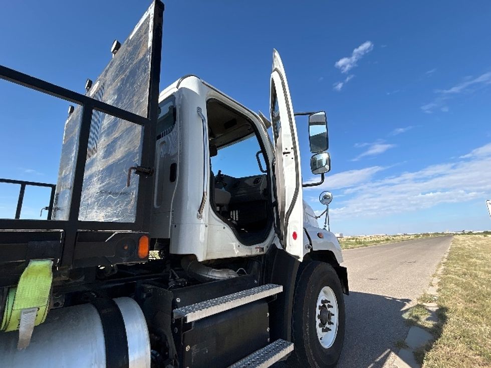 Flatbed Truck-Light and Medium Duty Trucks-Freightliner-2020-114SD-Odessa-TX-226,693\n\t\tmiles-$ 116,750 - Image 19