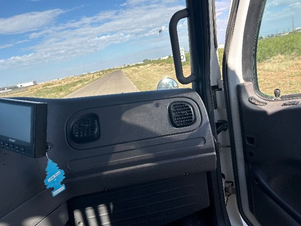 Flatbed Truck-Light and Medium Duty Trucks-Freightliner-2020-114SD-Odessa-TX-226,693\n\t\tmiles-$ 116,750 - Image 20