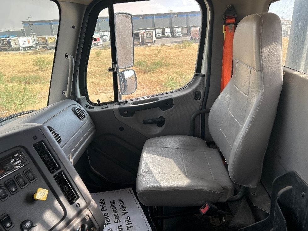 Flatbed Truck-Light and Medium Duty Trucks-Freightliner-2020-114SD-Odessa-TX-99,500\n\t\tmiles-$ 104,250 - Image 19