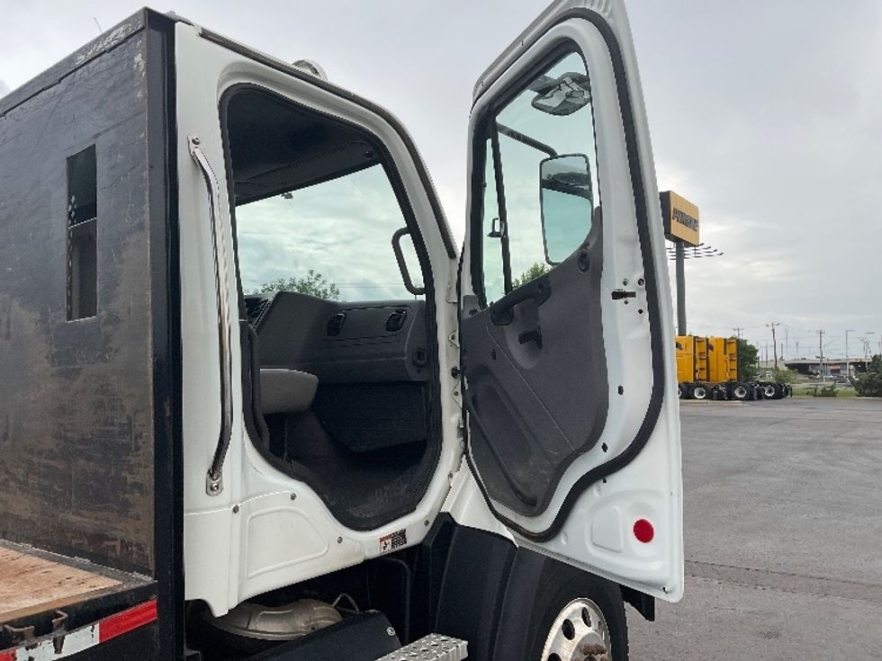 Flatbed Truck-Light and Medium Duty Trucks-Freightliner-2020-114SD-Oklahoma City-OK-147,422\n\t\tmiles-$ 113,500 - Image 15