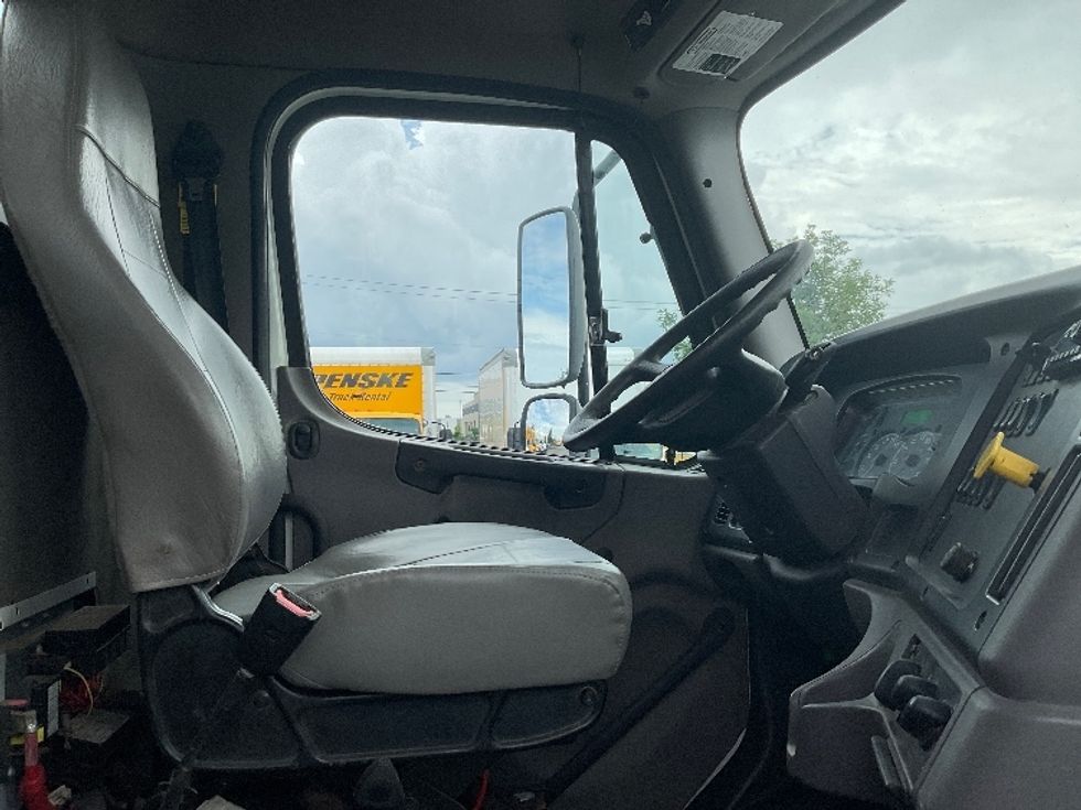 Flatbed Truck-Light and Medium Duty Trucks-Freightliner-2020-114SD-Oklahoma City-OK-147,422\n\t\tmiles-$ 113,500 - Image 17