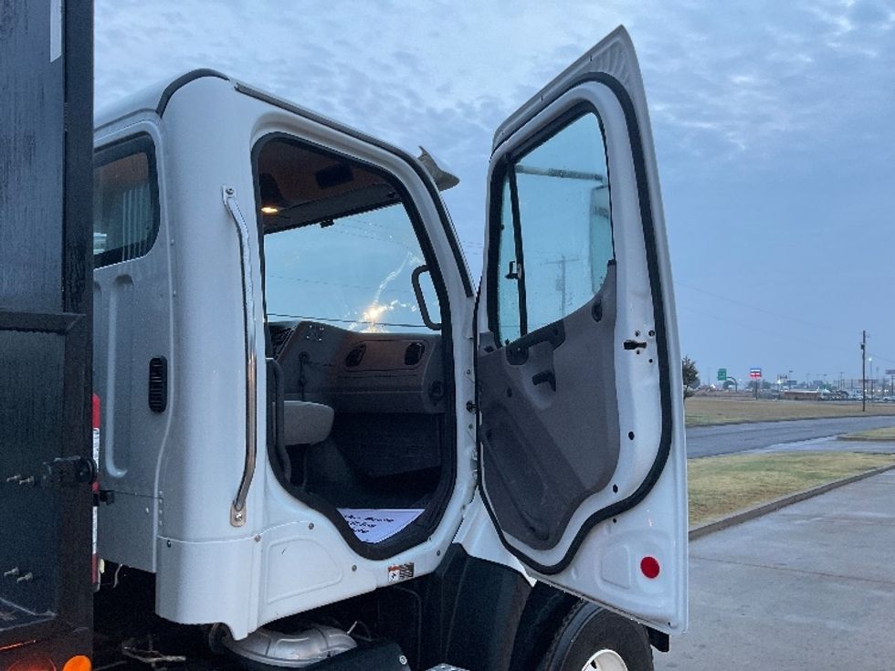 Flatbed Truck-Light and Medium Duty Trucks-Freightliner-2020-114SD-Oklahoma City-OK-242,553\n\t\tmiles-$ 100,250 - Image 17