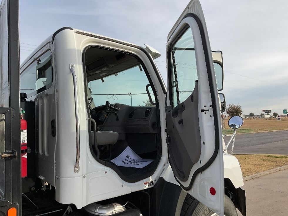 Flatbed Truck-Light and Medium Duty Trucks-Freightliner-2020-114SD-Oklahoma City-OK-246,738\n\t\tmiles-$ 100,000 - Image 17