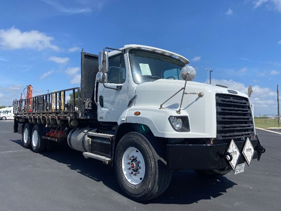 Flatbed Truck-Light and Medium Duty Trucks-Freightliner-2020-114SD-San Antonio-TX-185,610\n\t\tmiles-$ 99,250 - Image 1