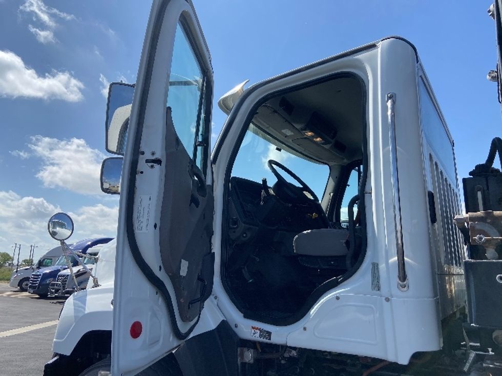 Flatbed Truck-Light and Medium Duty Trucks-Freightliner-2020-114SD-San Antonio-TX-185,610\n\t\tmiles-$ 99,250 - Image 14