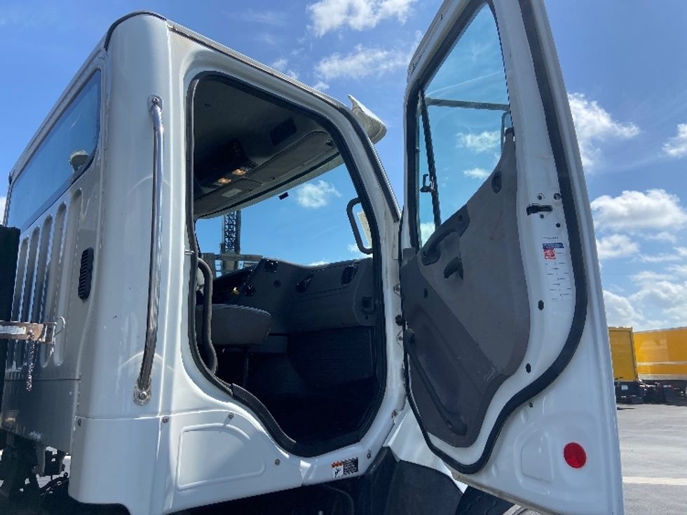 Flatbed Truck-Light and Medium Duty Trucks-Freightliner-2020-114SD-San Antonio-TX-185,610\n\t\tmiles-$ 99,250 - Image 18