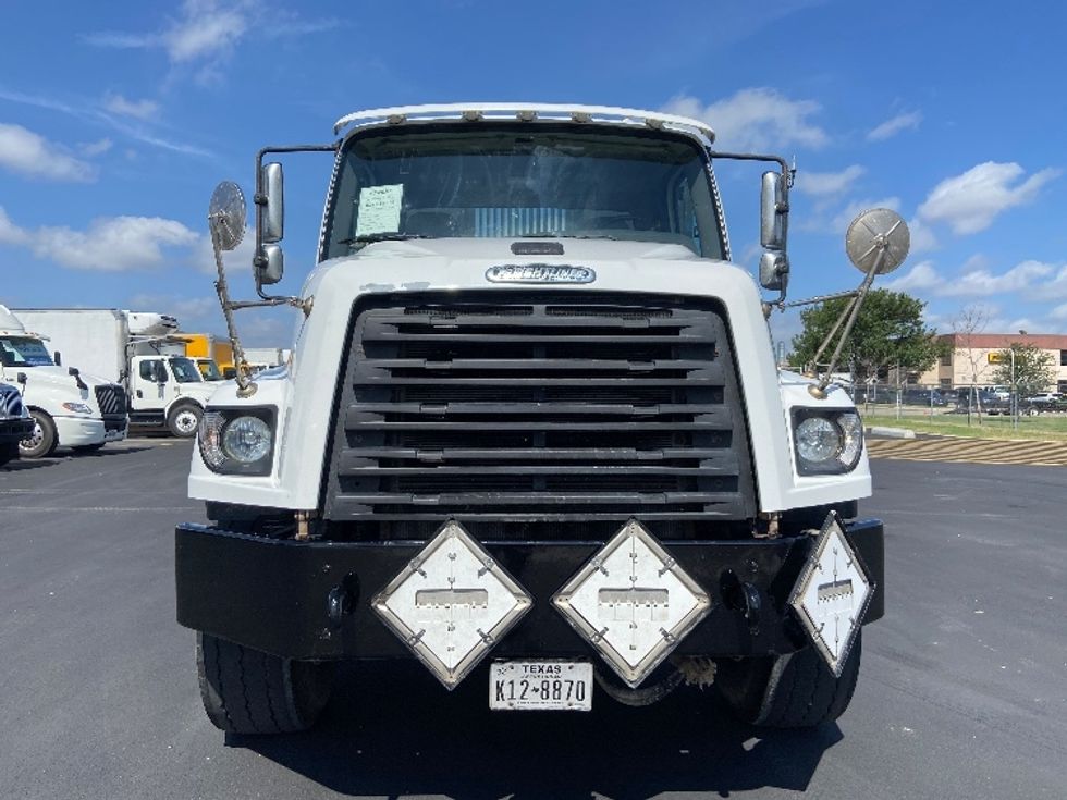 Flatbed Truck-Light and Medium Duty Trucks-Freightliner-2020-114SD-San Antonio-TX-185,610\n\t\tmiles-$ 99,250 - Image 2