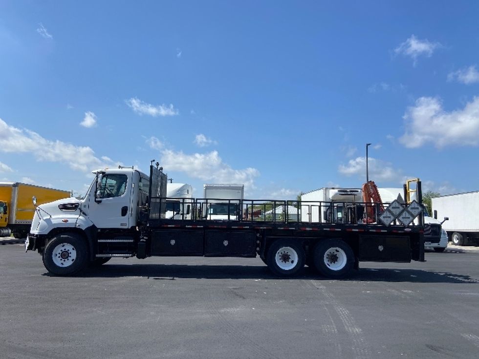 Flatbed Truck-Light and Medium Duty Trucks-Freightliner-2020-114SD-San Antonio-TX-185,610\n\t\tmiles-$ 99,250 - Image 4