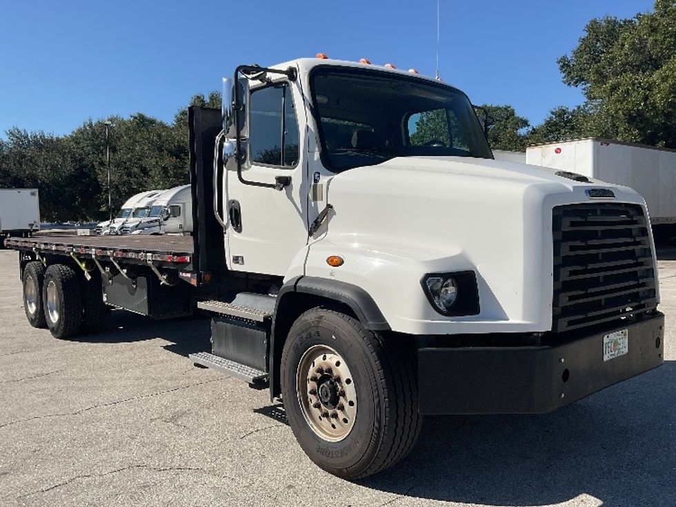 2014 Freightliner M2 106 Medium Duty photo 2