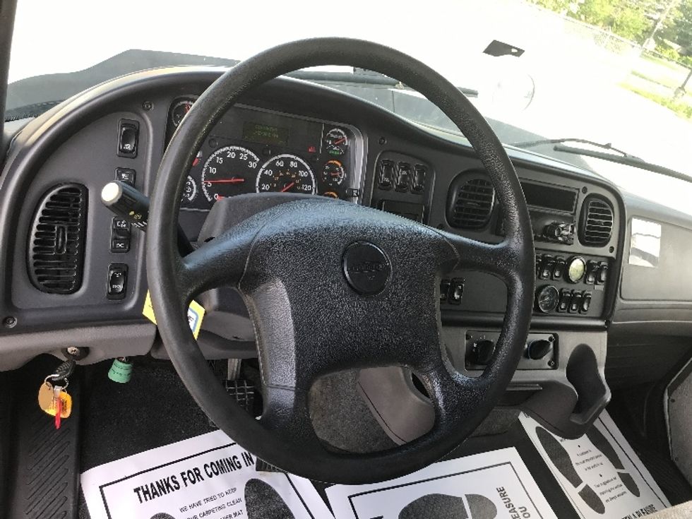 Flatbed Truck-Light and Medium Duty Trucks-Freightliner-2020-114SD-Windsor-ON-192,797\n\t\tkm-$ 148,750 - Image 16