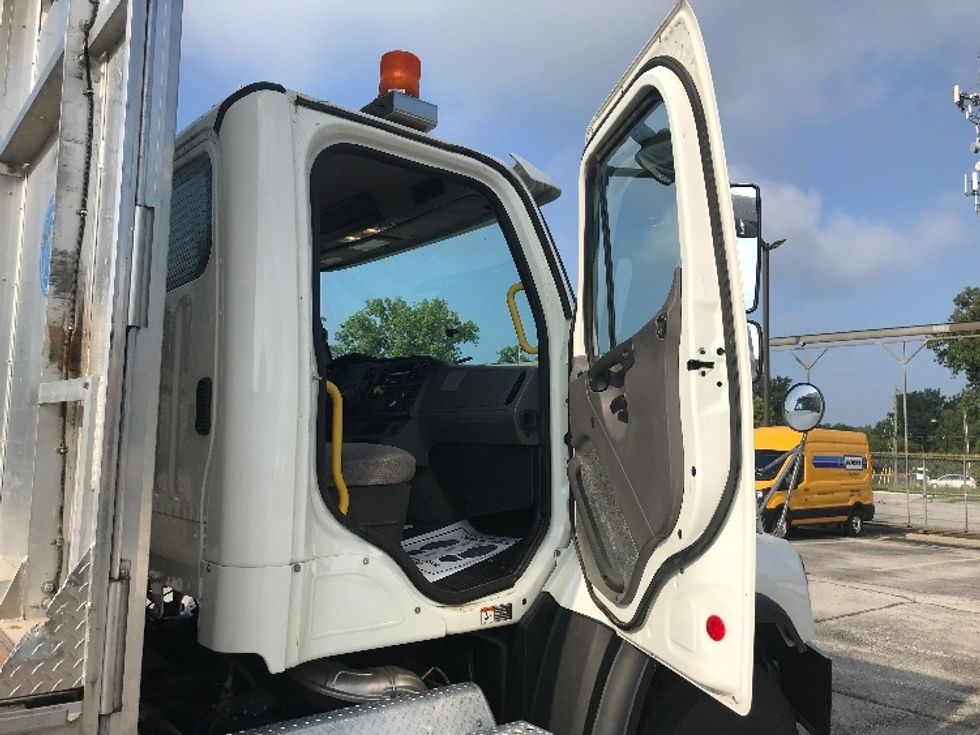Flatbed Truck-Light and Medium Duty Trucks-Freightliner-2020-114SD-Windsor-ON-192,797\n\t\tkm-$ 148,750 - Image 19