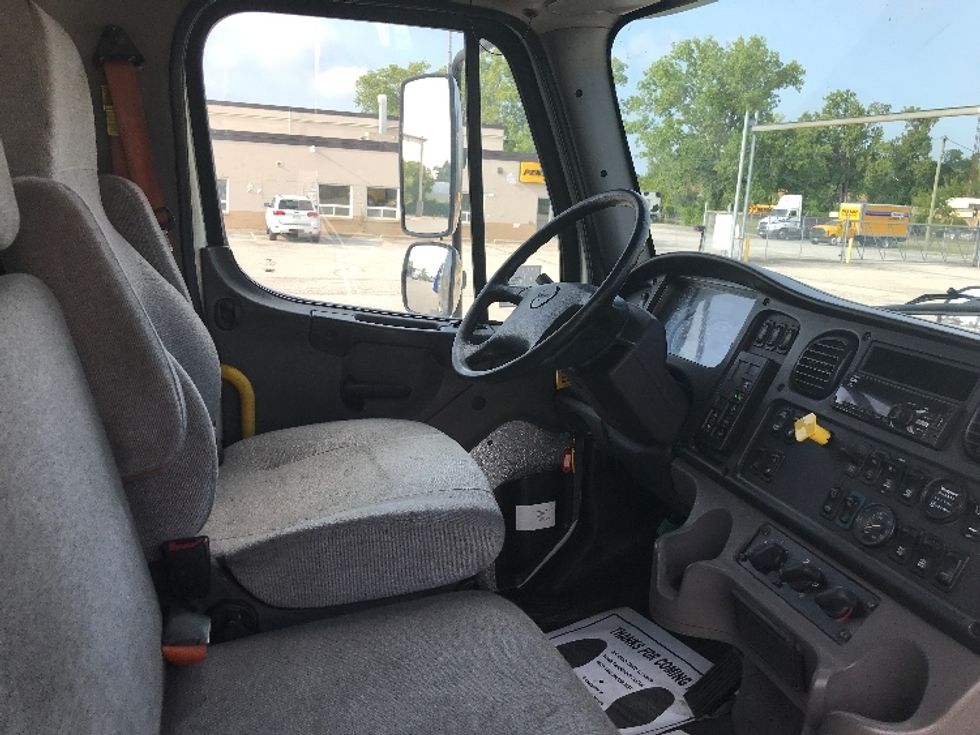 Flatbed Truck-Light and Medium Duty Trucks-Freightliner-2020-114SD-Windsor-ON-192,797\n\t\tkm-$ 148,750 - Image 21