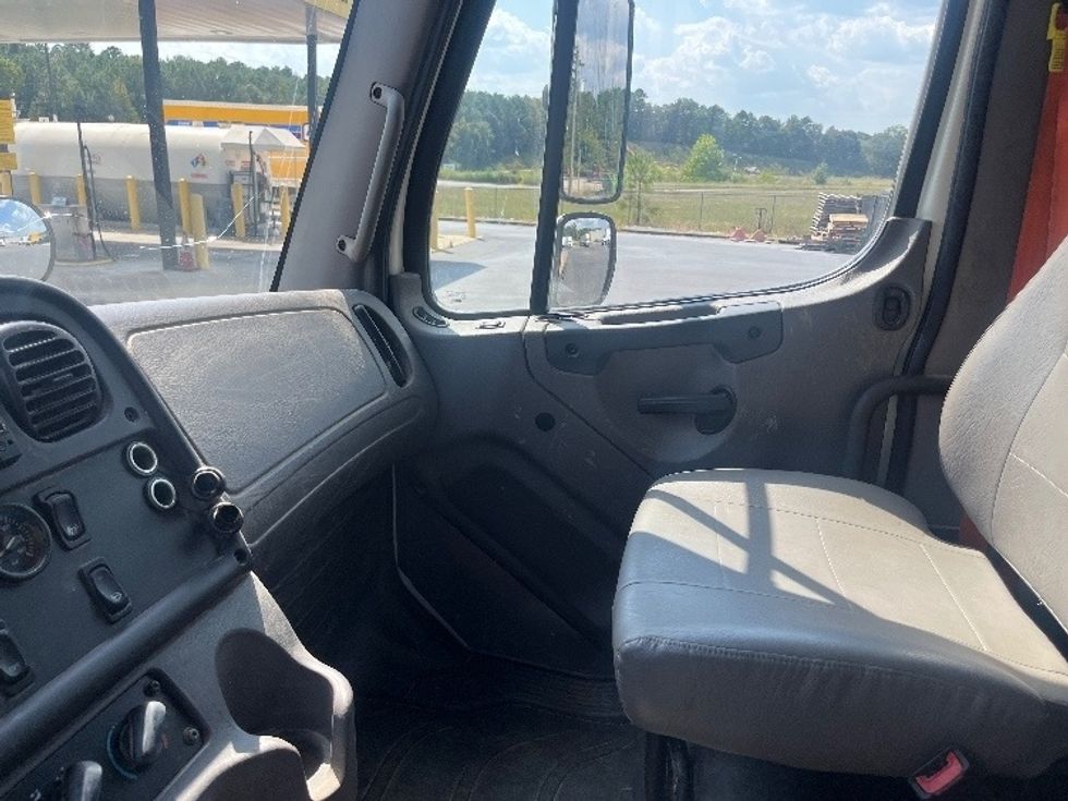 Flatbed Truck-Light and Medium Duty Trucks-Freightliner-2020-M2-Alabaster-AL-172,678\n\t\tmiles-$ 74,000 - Image 18