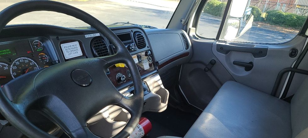 Flatbed Truck-Light and Medium Duty Trucks-Freightliner-2020-M2-Atlanta-GA-195,292\n\t\tmiles-$ 42,000 - Image 17