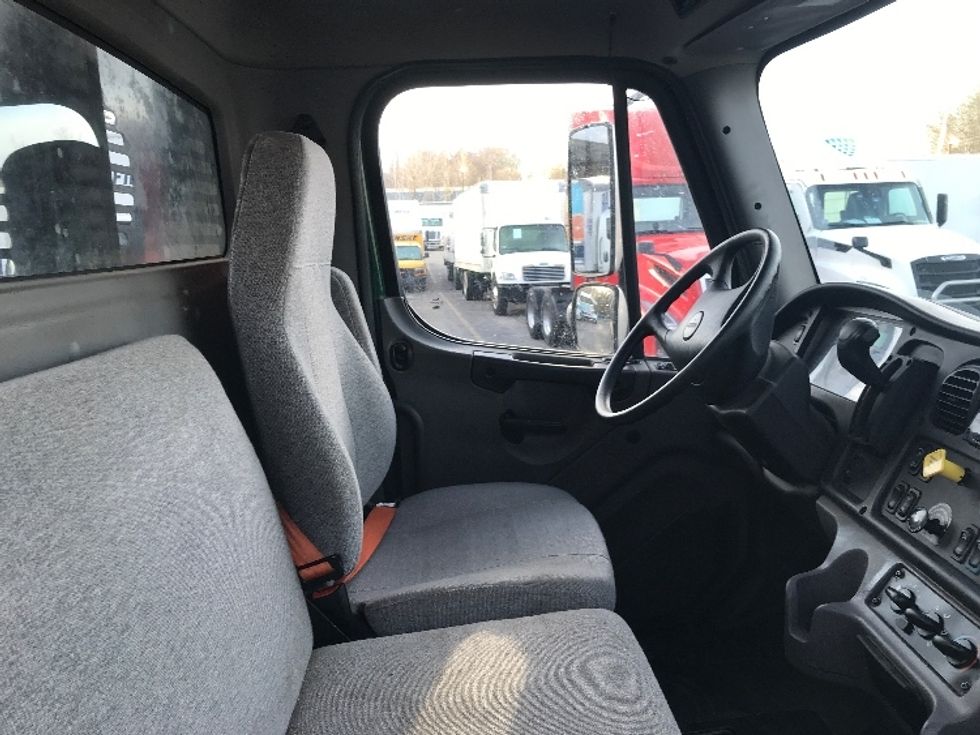 Flatbed Truck-Light and Medium Duty Trucks-Freightliner-2020-M2-Auburn-MA-117,200\n\t\tmiles-$ 51,500 - Image 19