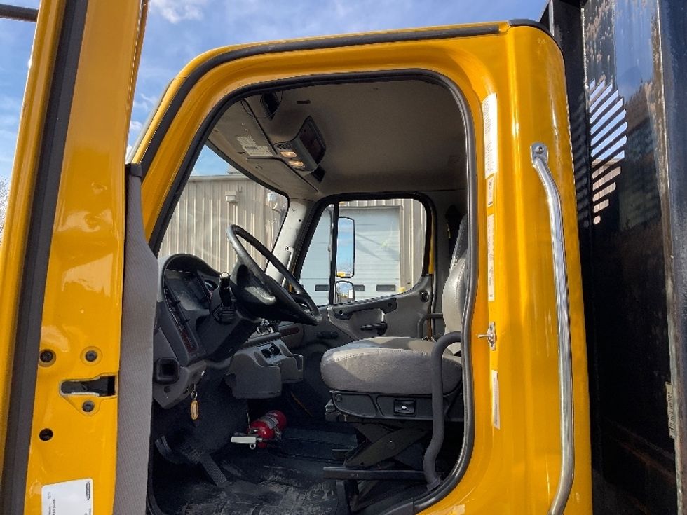 Flatbed Truck-Light and Medium Duty Trucks-Freightliner-2020-M2-Bethlehem-PA-120,109\n\t\tmiles-$ 44,750 - Image 15