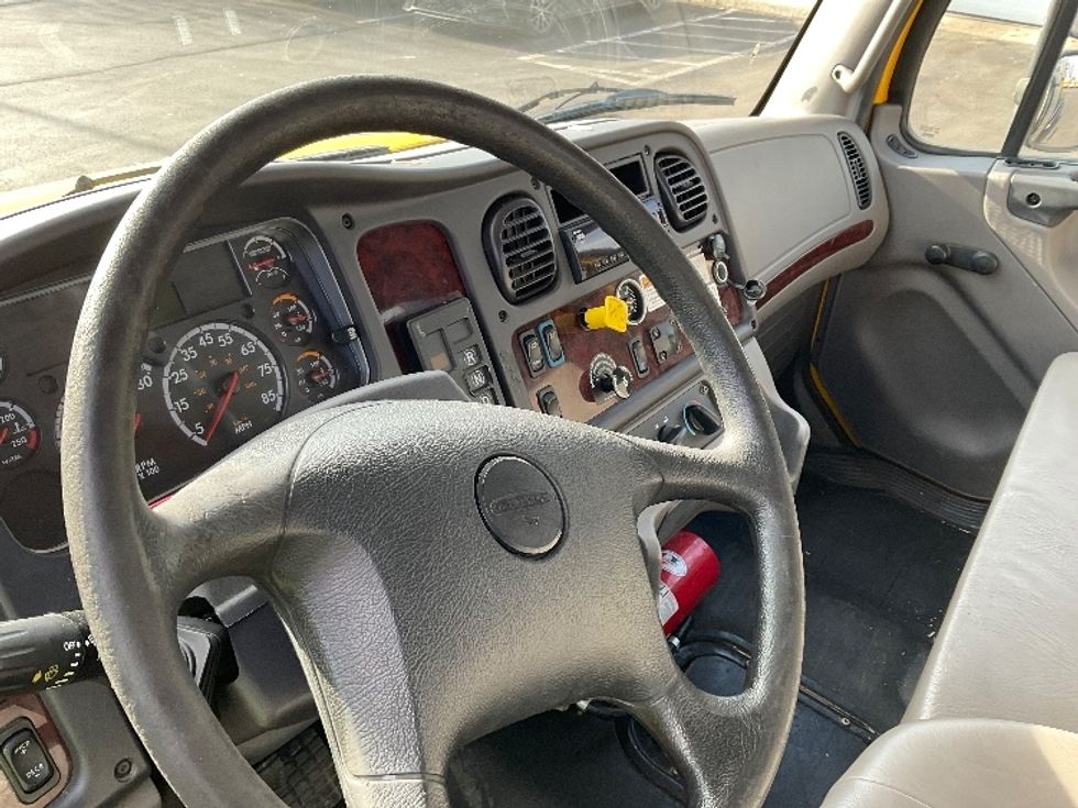 Flatbed Truck-Light and Medium Duty Trucks-Freightliner-2020-M2-Bethlehem-PA-120,109\n\t\tmiles-$ 44,750 - Image 16