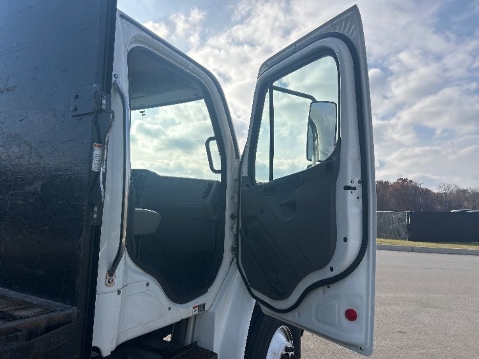 Flatbed Truck-Light and Medium Duty Trucks-Freightliner-2020-M2-Byron Center-MI-111,133\n\t\tmiles-$ 51,250 - Image 16